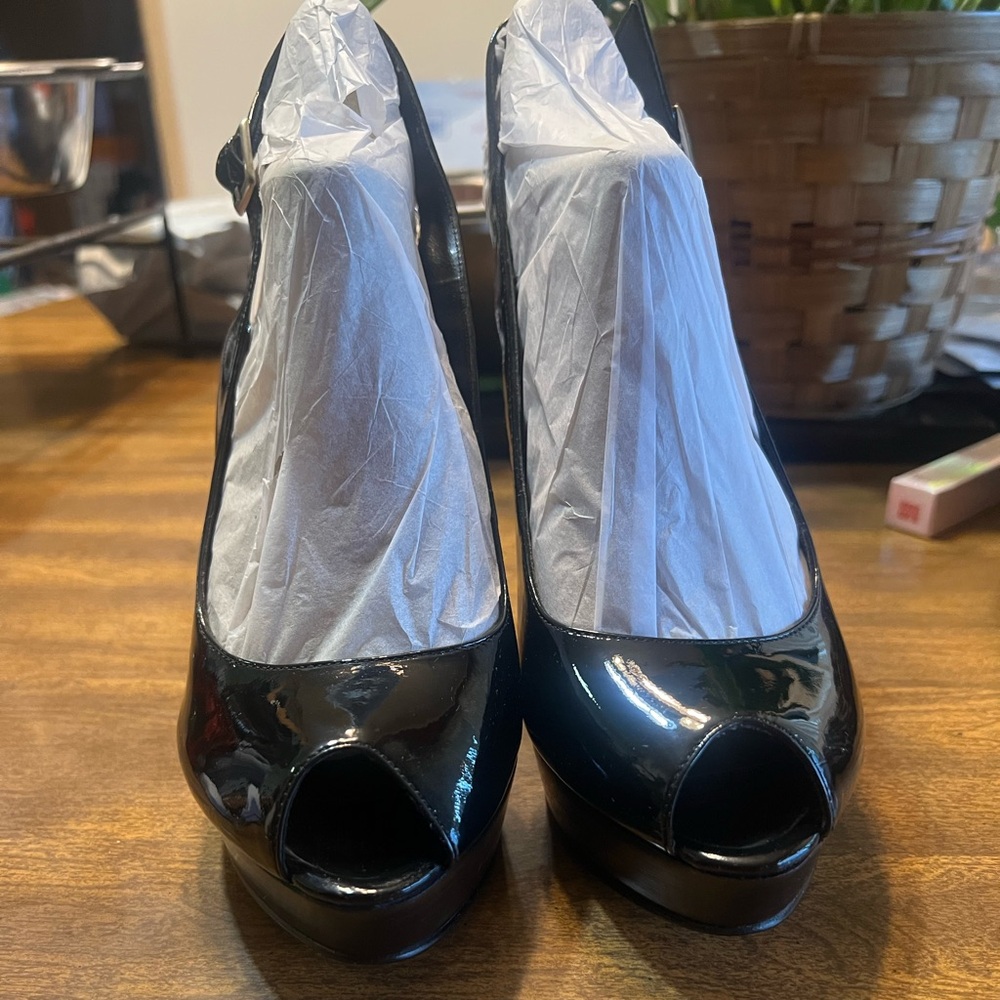Enzo Angiolini peep toe patent leather pumps